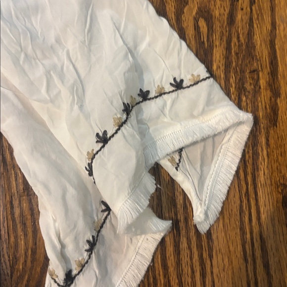 Ya Ya Club White Blouse with Blue and Orange Embroidery - Picture 3 of 9